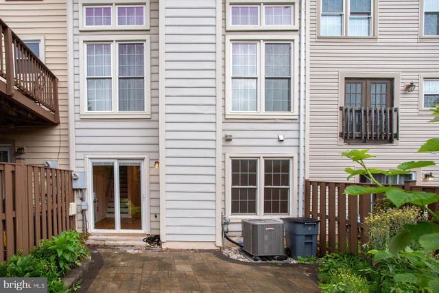 21707 LEATHERLEAF CIR, Sterling, VA 20164