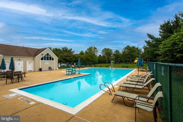 21707 LEATHERLEAF CIR, Sterling, VA 20164