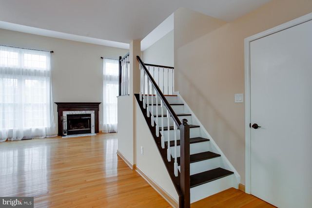 21707 LEATHERLEAF CIR, Sterling, VA 20164