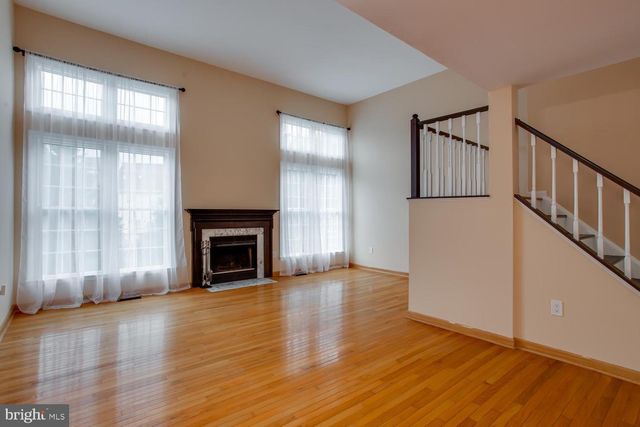 21707 LEATHERLEAF CIR, Sterling, VA 20164