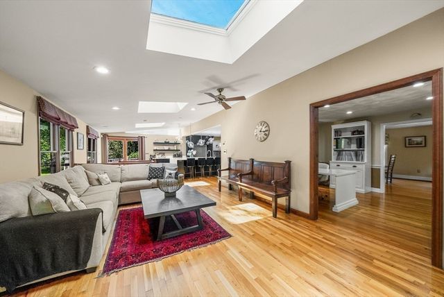 44 Gilmore Rd, Southborough, MA 01772