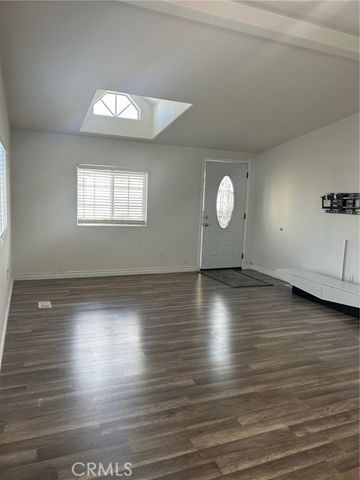 327 W Wilson 82, Costa Mesa, CA 92627