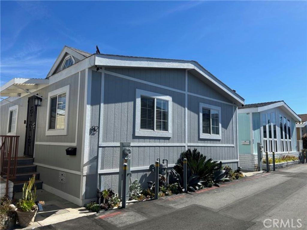 327 W Wilson 82, Costa Mesa, CA 92627