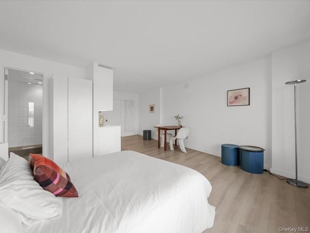 25-40 shore Boulevard, Astoria, NY 11020