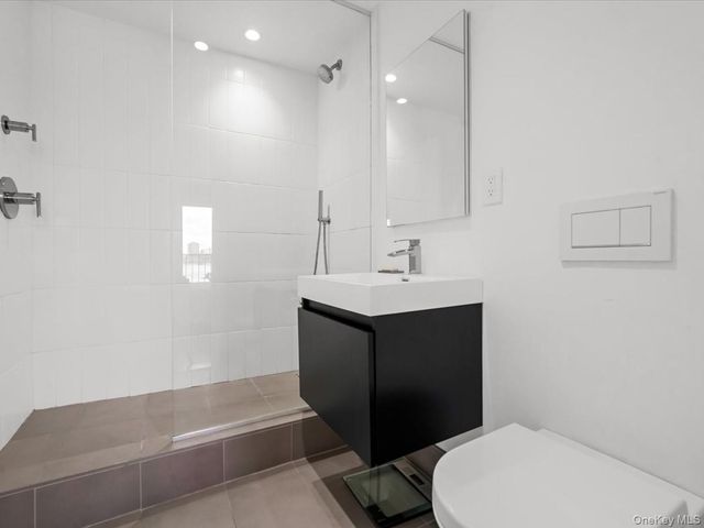 25-40 shore Boulevard, Astoria, NY 11020