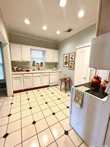 307 FURR DR, San Antonio, TX 78201