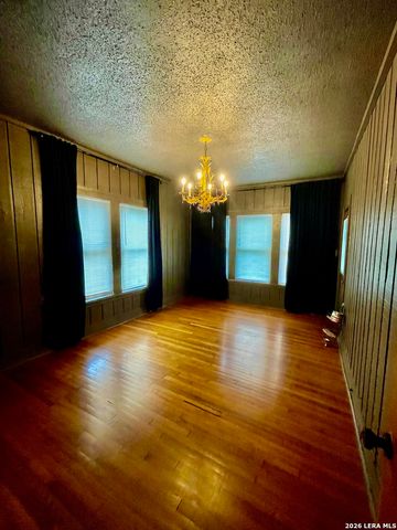 307 FURR DR, San Antonio, TX 78201