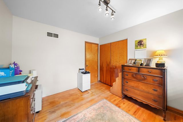 45145 Jeanette Avenue, Belleville, MI 48111