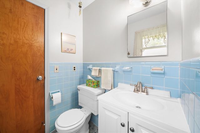 45145 Jeanette Avenue, Belleville, MI 48111