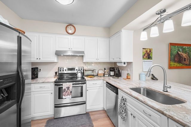 45145 Jeanette Avenue, Belleville, MI 48111