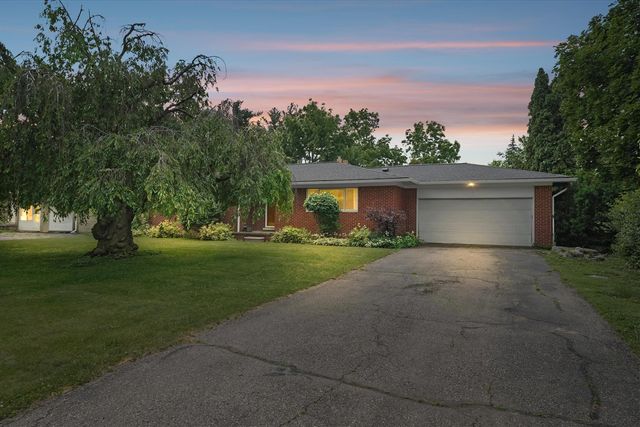 45145 Jeanette Avenue, Belleville, MI 48111