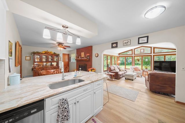45145 Jeanette Avenue, Belleville, MI 48111