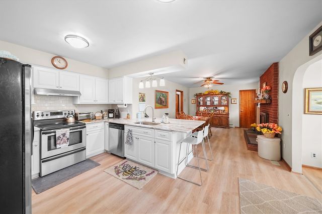 45145 Jeanette Avenue, Belleville, MI 48111