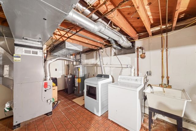 45145 Jeanette Avenue, Belleville, MI 48111