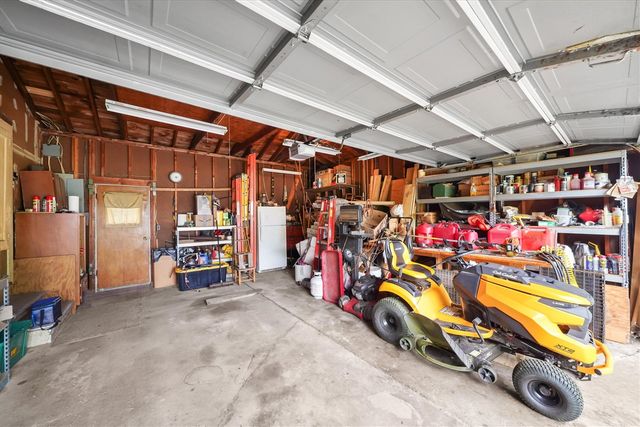 45145 Jeanette Avenue, Belleville, MI 48111