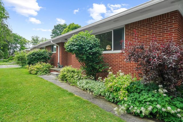 45145 Jeanette Avenue, Belleville, MI 48111