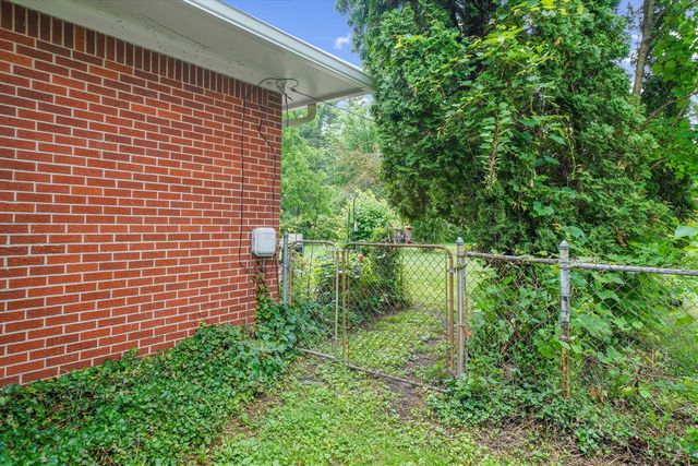 45145 Jeanette Avenue, Belleville, MI 48111