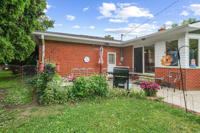 45145 Jeanette Avenue, Belleville, MI 48111