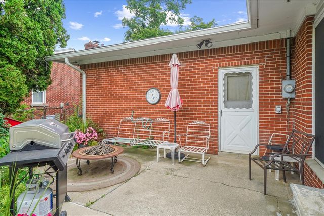 45145 Jeanette Avenue, Belleville, MI 48111