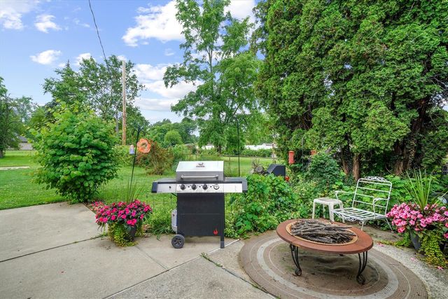 45145 Jeanette Avenue, Belleville, MI 48111