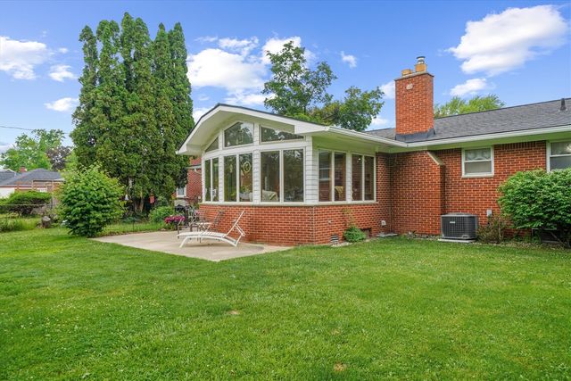 45145 Jeanette Avenue, Belleville, MI 48111