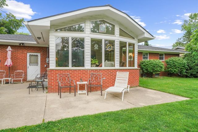 45145 Jeanette Avenue, Belleville, MI 48111