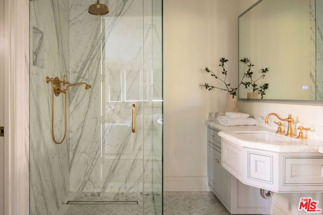 10950 Bellagio Road, Los Angeles, CA 90077