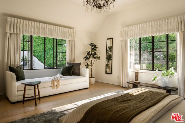 10950 Bellagio Road, Los Angeles, CA 90077