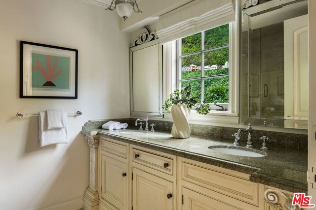 10950 Bellagio Road, Los Angeles, CA 90077