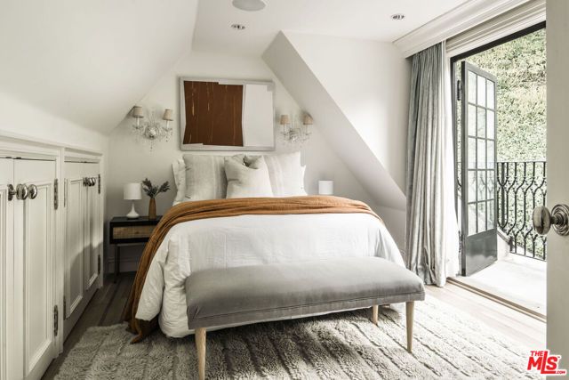 10950 Bellagio Road, Los Angeles, CA 90077