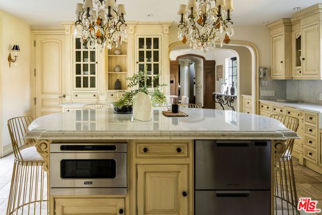 10950 Bellagio Road, Los Angeles, CA 90077