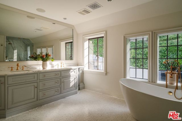 10950 Bellagio Road, Los Angeles, CA 90077