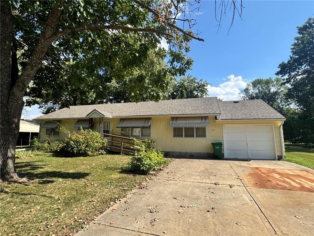 717 N Houston Street, Adrian, MO 64720