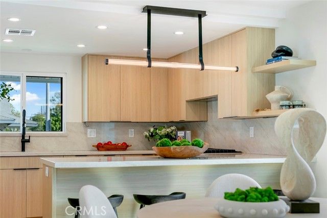 913 Junipero, Costa Mesa, CA 92626