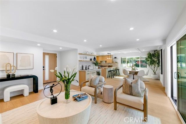 913 Junipero, Costa Mesa, CA 92626