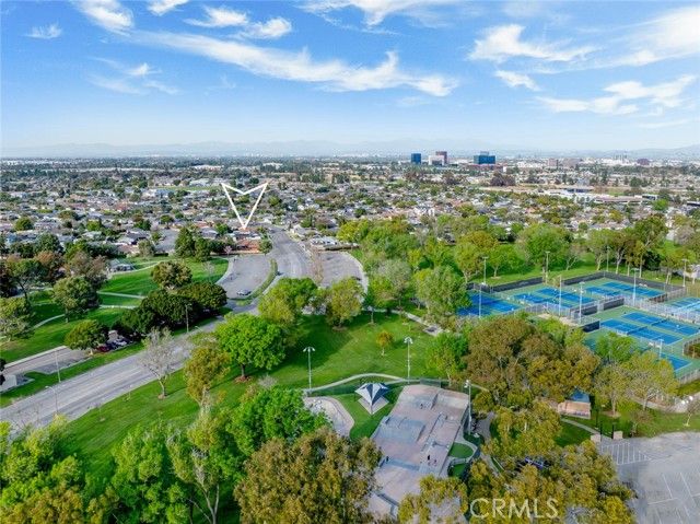 913 Junipero, Costa Mesa, CA 92626