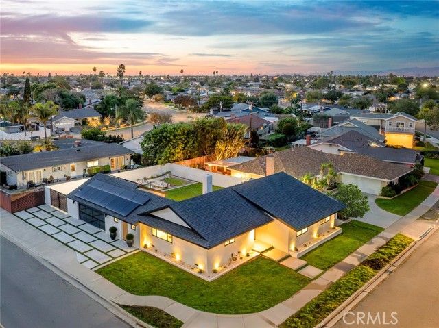 913 Junipero, Costa Mesa, CA 92626