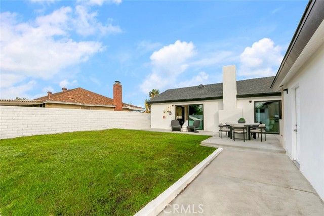 913 Junipero, Costa Mesa, CA 92626