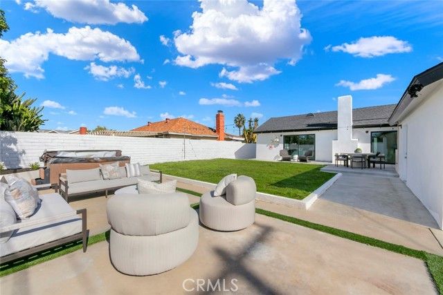 913 Junipero, Costa Mesa, CA 92626