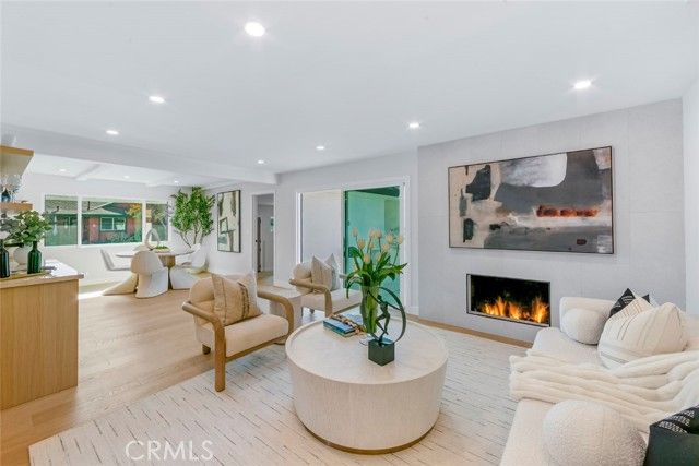 913 Junipero, Costa Mesa, CA 92626