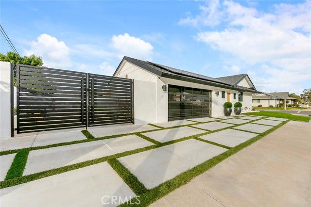 913 Junipero, Costa Mesa, CA 92626