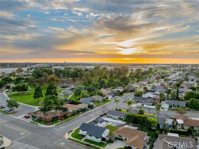 913 Junipero, Costa Mesa, CA 92626