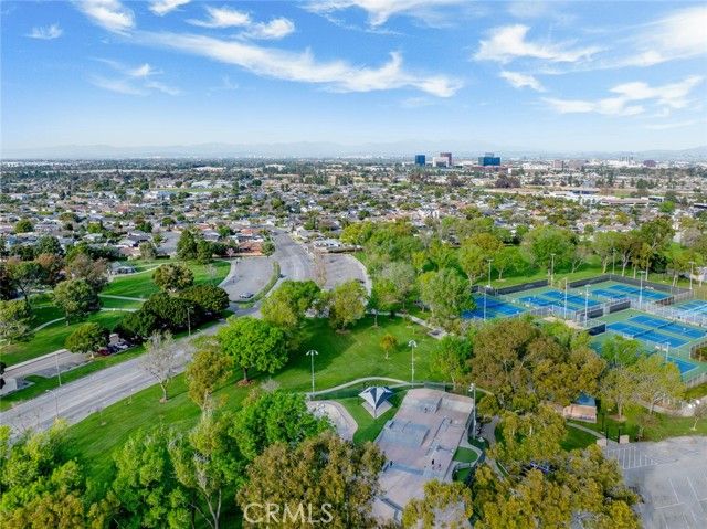 913 Junipero, Costa Mesa, CA 92626