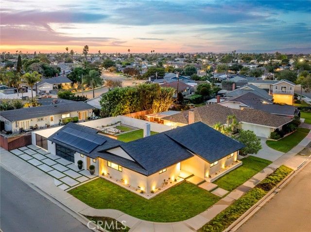 913 Junipero, Costa Mesa, CA 92626