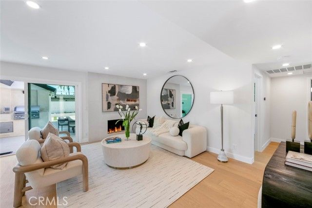 913 Junipero, Costa Mesa, CA 92626