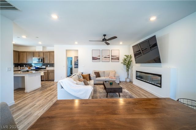5867 Gossamer Stone Court, Las Vegas, NV 89141