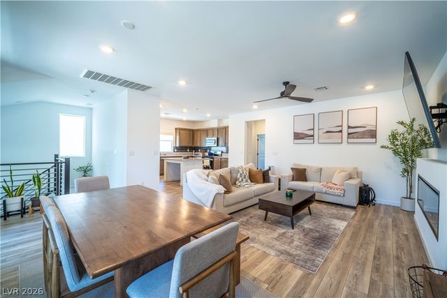 5867 Gossamer Stone Court, Las Vegas, NV 89141