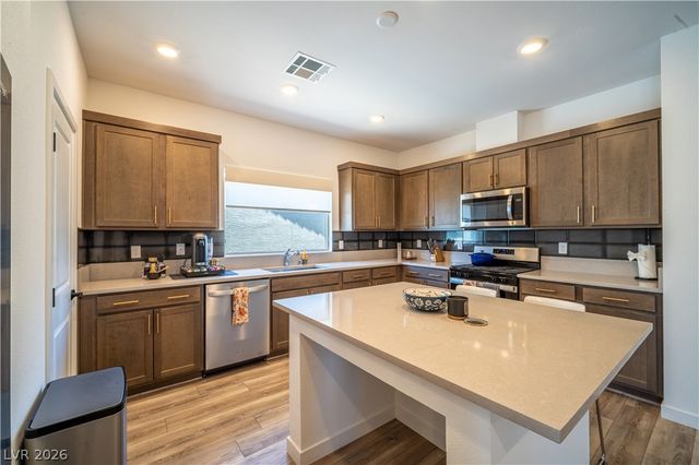 5867 Gossamer Stone Court, Las Vegas, NV 89141