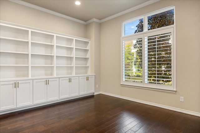 324 Nursery Lane, Fort Worth, TX 76114