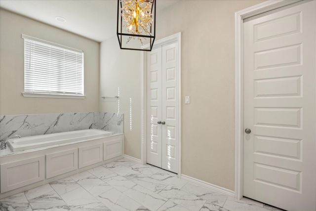 324 Nursery Lane, Fort Worth, TX 76114